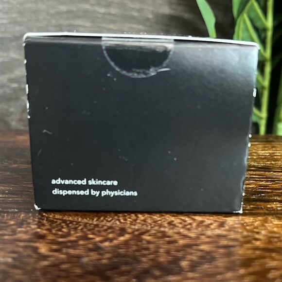 Revision Skincare Black Mask Purifying Facial Treatment-1.7 oz. New, Sealed Box - Picture 7 of 10